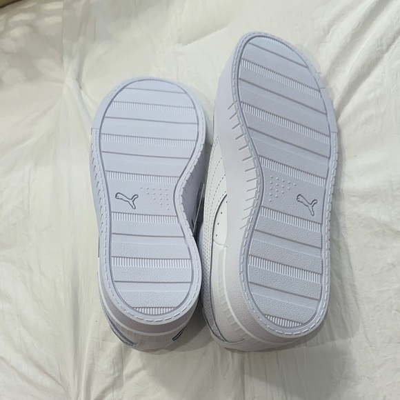 Puma White and Gold Sneakers- size 7 - Picture 7 of 7